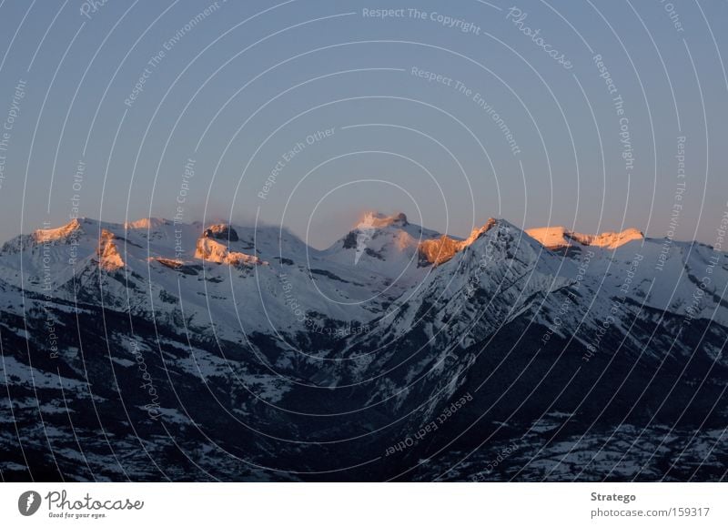 glühende Berge Berge u. Gebirge Gipfel rot Abend Stimmung Alpen Schnee Winter Aussicht Ferne Dämmerung Niveau Abenddämmerung Schweiz