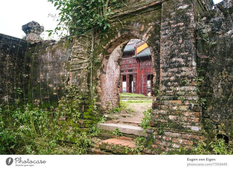 Tor in der Kaiserstadt von Hue (Vietnam) Abenteuer Ferne Freiheit Sightseeing Städtereise Expedition Architektur Hué Asien Kleinstadt Stadtzentrum Menschenleer