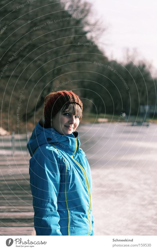 Zusammenkunft See Eis Winter Frau Erholung Pause Steg Wasser Schnee Zusammensein ruhig lachen Freude