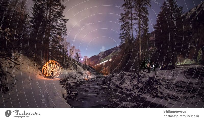 Lichtkugel im Schnee Winterurlaub Umwelt Natur Landschaft Urelemente Himmel Wolken Nachthimmel Stern Horizont Wetter Eis Frost Feld Wald Alpen Berge u. Gebirge