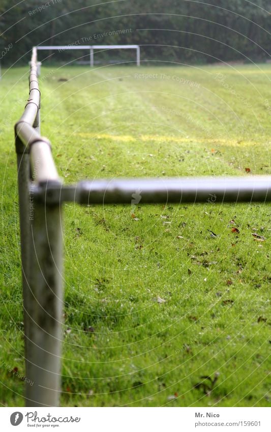 {_ Sportplatz Sportrasen grün Wiese Spielfeld Freizeit & Hobby Stehplatz Ballsport Spielen Fußball bolzplatz kreisliga krumm und schief treten vereinsgelände