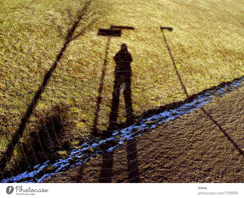 HB09.1 - Zweckgemeinschaft Schatten Licht Straßennamenschild Baum Berge u. Gebirge Wiese Hügel Wege & Pfade 4 diagonal Silhouette Kunst Kultur Garten Park