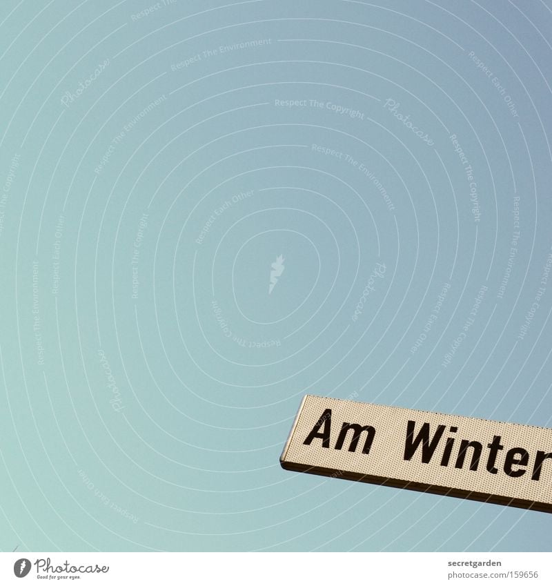 [HB 09.1] sommer in bremen. Schilder & Markierungen Straße Himmel blau rein Bremen Straßennamenschild Detailaufnahme Wort kalt Winter am winter Zeichen Neigung