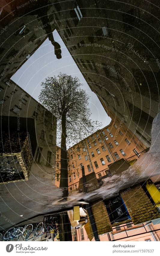 Himmel mit Kameraarm Ferien & Urlaub & Reisen Tourismus Ausflug Sightseeing Städtereise Umwelt schlechtes Wetter Regen Hauptstadt Stadtzentrum Haus Bauwerk