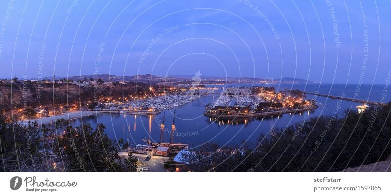 Dana Point Harbor erleuchtet Natur Landschaft Nachthimmel Horizont Küste Strand Meer Hafenstadt Fischerboot Sportboot Jacht Segelboot Jachthafen träumen blau