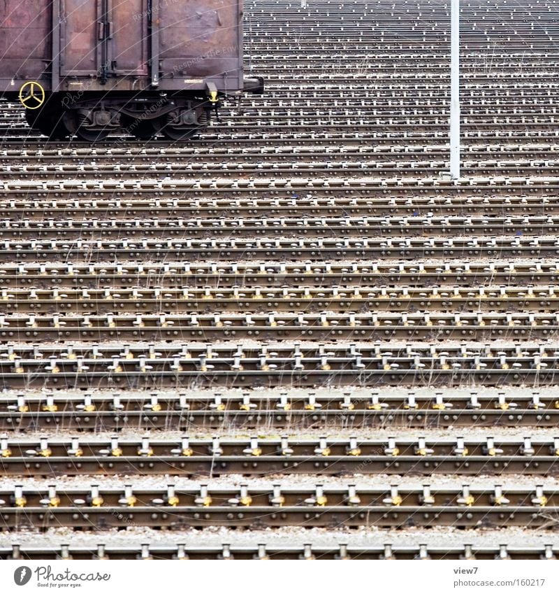 Ablauf Lokomotive Eisenbahn Wagen Eisenbahnwaggon Güterverkehr & Logistik Gleise Bahnhof Metall Metallwaren Stahl Weiche Bewegung rollen schieben Industrie