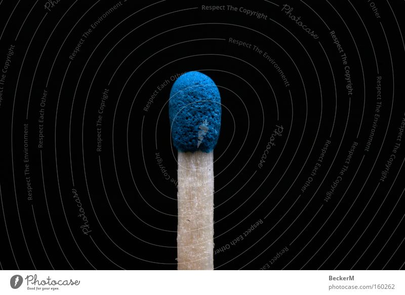 Streichholz zünden anzünden Holz Mitte Studioaufnahme Detailaufnahme Flamme Freizeit & Hobby Gastronomie Zündmittel Phospor match bursts lighting fire