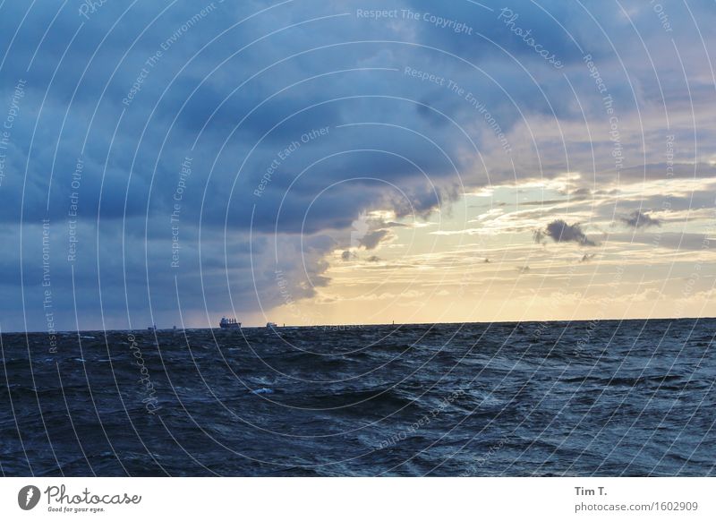 Ostsee Umwelt Natur Wasser Himmel Wolken Horizont schlechtes Wetter Meer Verkehrswege Güterverkehr & Logistik Schifffahrt Containerschiff Klima Farbfoto