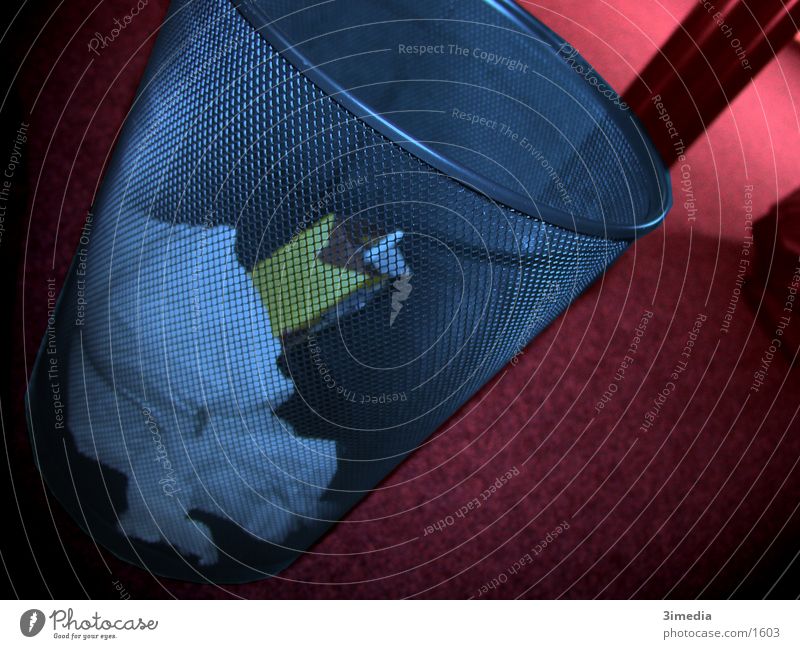 abfalleimer Müll rot Dinge blau