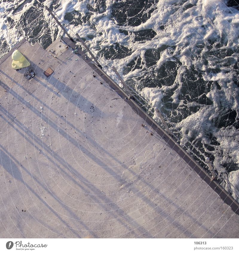 Fotonummer 113738 oben unten Schaum Schatten Schönes Wetter Plattform Aussicht Wellen Flußwehr Angst abwärts fallen Wasser Meer Weser Gischt Gewalt Natur