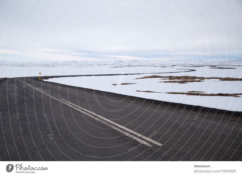 schneestrasse. Ferien & Urlaub & Reisen Tourismus Ausflug Abenteuer Ferne Freiheit Expedition Winter Schnee Winterurlaub Umwelt Natur Landschaft Erde Himmel