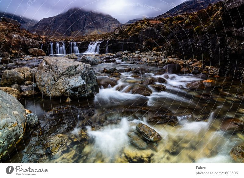 Fairy Pools Umwelt Natur Landschaft Urelemente Wasser Himmel Wolken Frühling schlechtes Wetter Felsen Berge u. Gebirge Flussufer Bach Wasserfall Abenteuer Isle