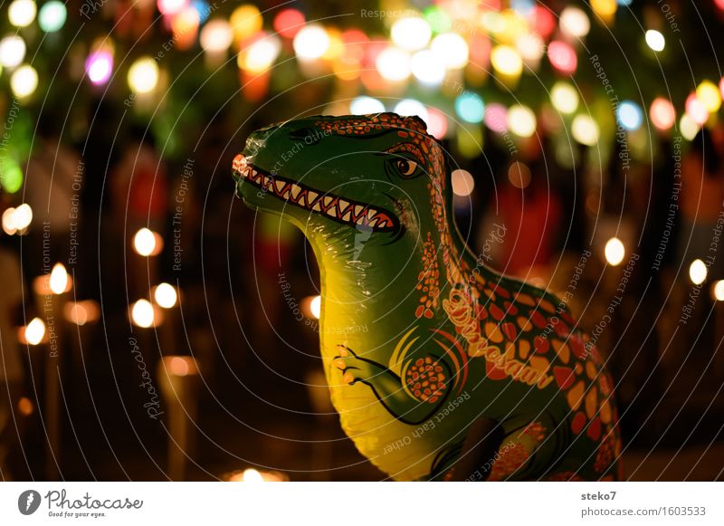 kein Kindergeburtstag Veranstaltung Party dunkel gruselig mehrfarbig Kindheit Luftballon Dinosaurier Feste & Feiern Lichterkette Kerze Menschenleer Freisteller