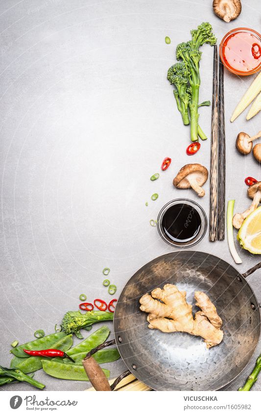 Zutaten für Asiatische Küche. Wok und Stäbchen Lebensmittel Gemüse Kräuter & Gewürze Öl Ernährung Mittagessen Abendessen Büffet Brunch Bioprodukte