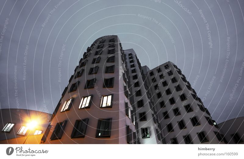 late light show Fenster Fassade Haus Gebäude Düsseldorf Gehry Bauten Zollhof Handwerk modern Moderne Architektur Perspektive Bürogebäude