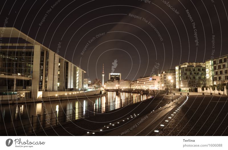 Die Ruhe vor dem Sturm Lifestyle Berlin Europa Stadtzentrum Skyline Gebäude Fassade Fenster Sehenswürdigkeit Wahrzeichen Deutscher Bundestag Binnenschifffahrt