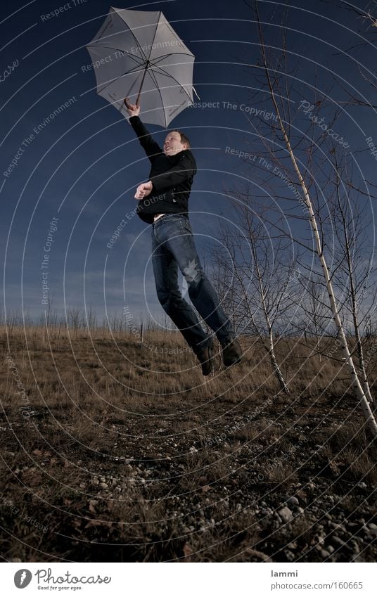 weiche Landung Himmel blau Wiese braun weiß Mann springen Absturz Spielen Regenschirm