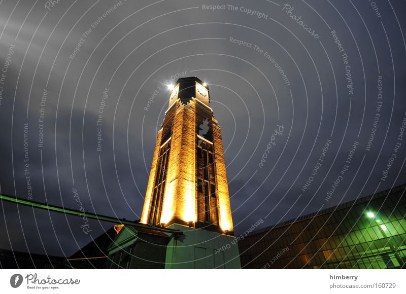 timestamp Gebäude Turm Licht Fassade Lichttechnik Beleuchtung Düsseldorf Industriefotografie Industrielandschaft Scheinwerfer Architektur historisch