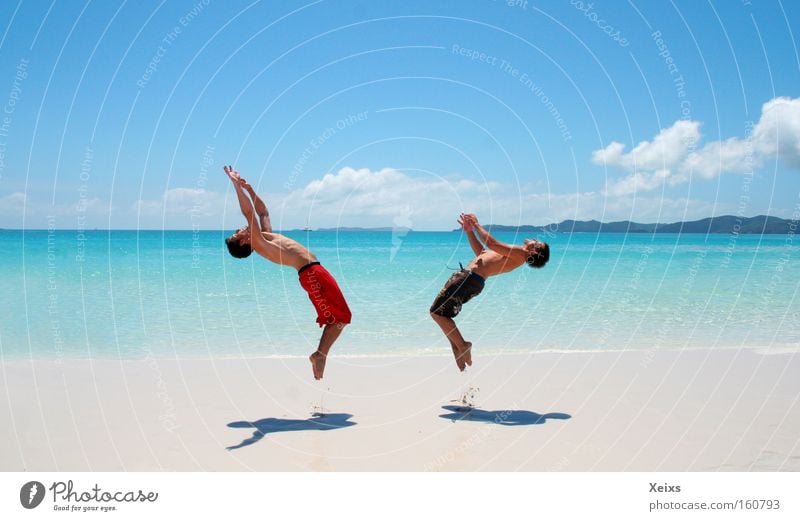 Enjoy the Beach II Freude Ferien & Urlaub & Reisen Freiheit Sommer Sommerurlaub Strand Meer Mensch Sand Wasser Himmel Badehose springen Australien Salto