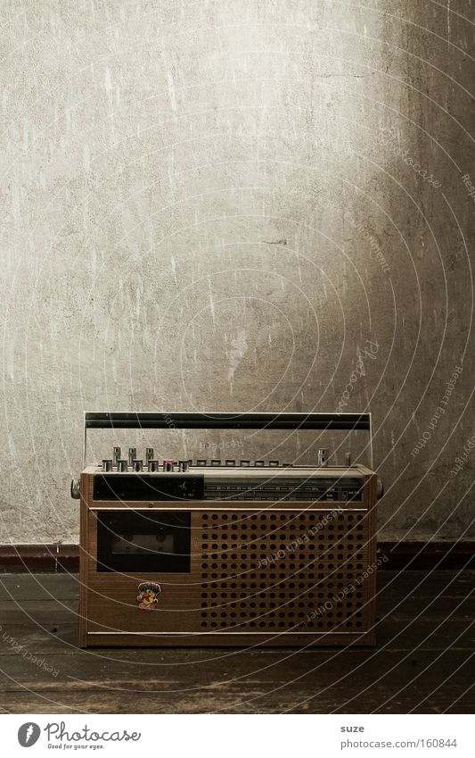 Radiostar Tapete Musik Radiogerät Mauer Wand hören alt retro braun Nostalgie kultig DDR Sender Funktechnik Rundfunksendung Rundfunksender Information