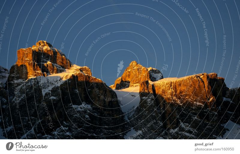 sonnenaufgang in den dolomiten Sonnenaufgang Sonnenuntergang Abenddämmerung Berge u. Gebirge Gipfel Winter Himmel blau Alpen Schnee Schönes Wetter