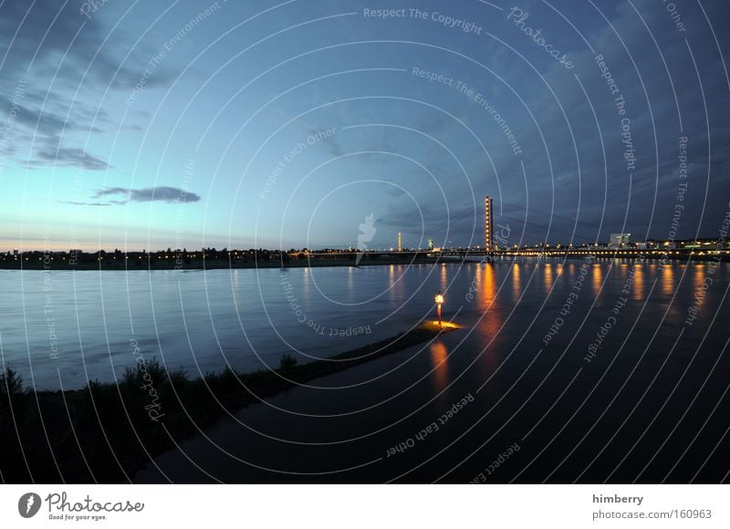 guten abend Stimmung Atmosphäre Düsseldorf Stadt Fluss Brücke Beleuchtung Rhein Güterverkehr & Logistik Verkehr Himmel Licht Schifffahrt Langzeitbelichtung