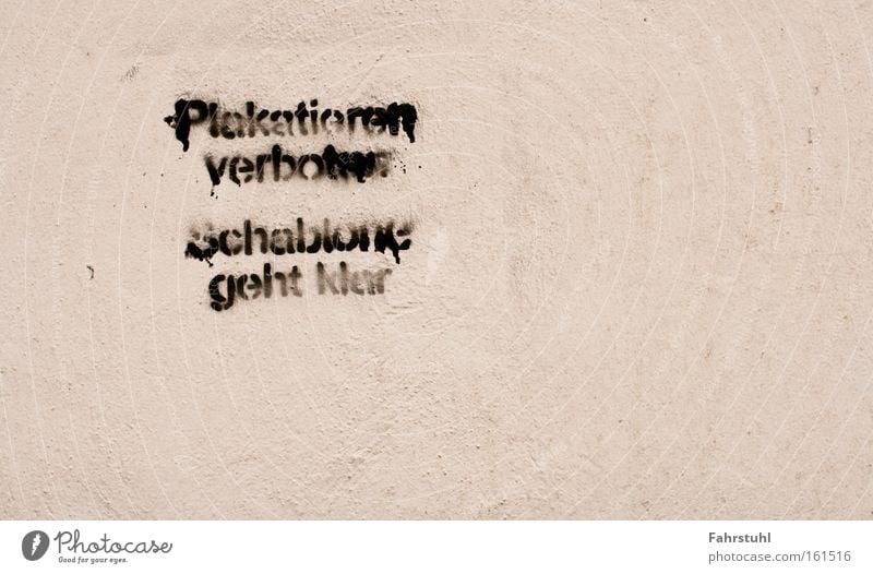 Plakatieren verboten-Schablone geht klar Graffiti Wand weiß Strukturen & Formen Straßenkunst Stadt Wandmalereien Stencil