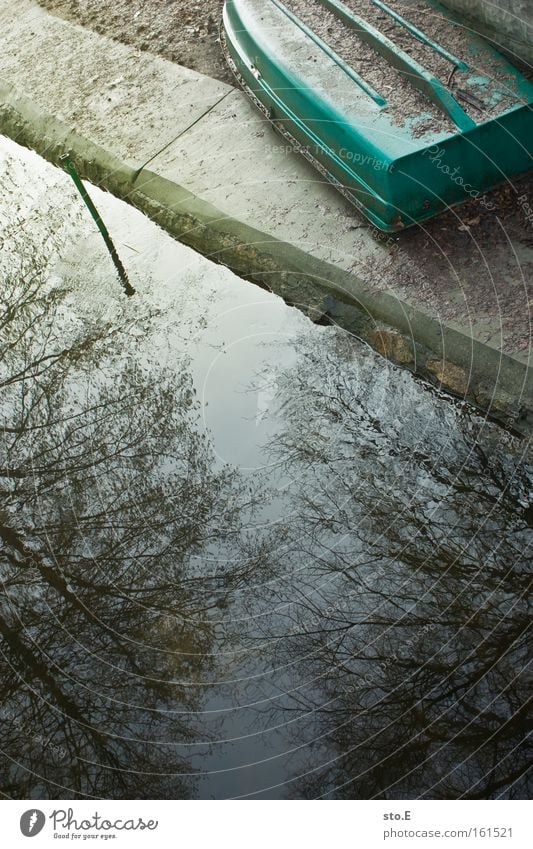 noch nicht die saison Wasserfahrzeug See Seeufer Flussufer Winter Baumkrone Reflexion & Spiegelung Gewässer Wetter Freizeit & Hobby Erholung Ausflug Spielen