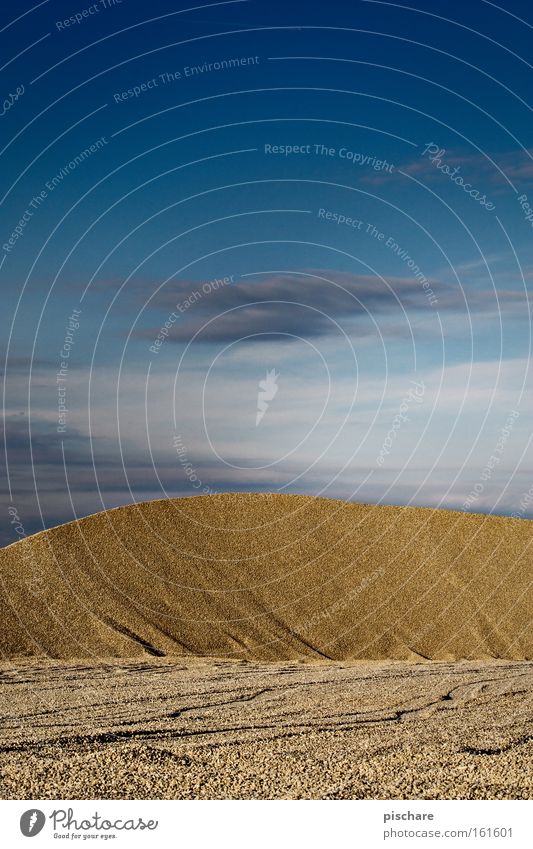 Düne/Schottergrube Erde Sand Himmel Hügel Wüste Stein blau gelb Stranddüne Kies Ödland Kiesgrube Mineralien schottergrube pischare Farbfoto