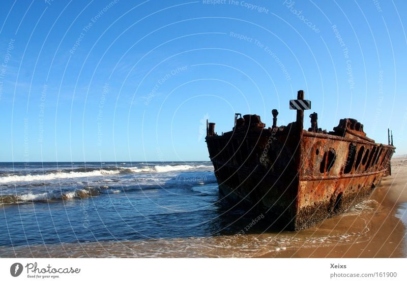 Geisterschiff Strand Meer Wellen Natur Sand Wasser Himmel Sommer Küste Wasserfahrzeug Rost Kreuz Schiffswrack Australien Farbfoto mehrfarbig Außenaufnahme