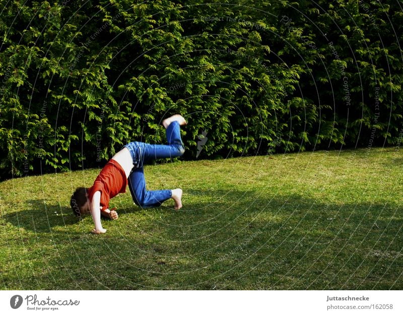 Ferien!!! Junge Freude Überschlag Salto Übermut toben genießen Ferien & Urlaub & Reisen Garten frei Spielen Kind Juttaschnecke