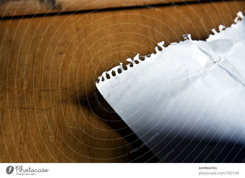 Zettel Papier Perforierung Dreieck Schreibtisch schreiben Licht Schatten Idee kaputt Block Kommunizieren knüllpapier