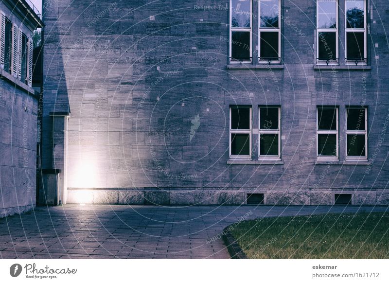 Canisius-Kolleg Berlin bei Nacht Stadt Hauptstadt Stadtzentrum Menschenleer Haus Platz Bauwerk Gebäude Architektur Schulgebäude Gymnasium Mauer Wand Fassade