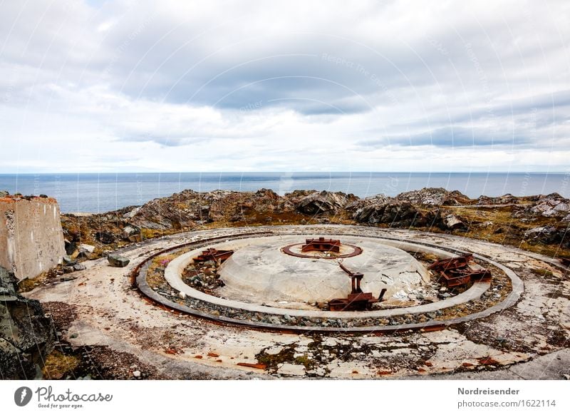 Atlantikwall Tourismus Meer Maschine Technik & Technologie Landschaft Felsen Küste Ruine Bauwerk Architektur Stein Beton Metall Stahl Rost Aggression Gewalt