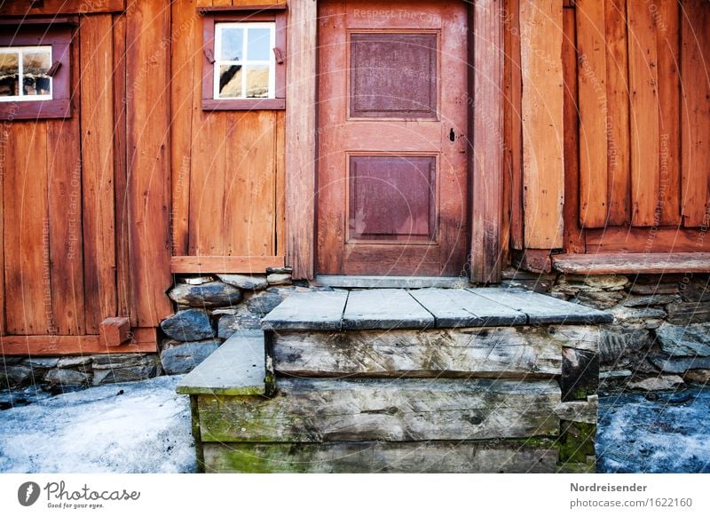 Holzhaus Wohnung Renovieren Handwerk Haus Einfamilienhaus Hütte Bauwerk Gebäude Architektur Mauer Wand Treppe Fassade Fenster Tür alt Häusliches Leben