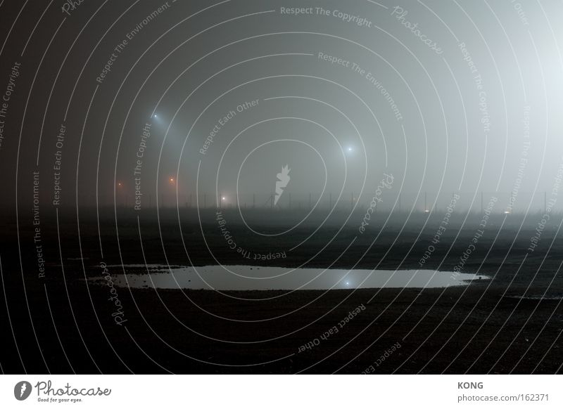 mercure Wasseroberfläche Reflexion & Spiegelung glänzend Stimmung kalt Nebel Nacht Scheinwerfer Flutlicht Lichterscheinung Verkehrswege Langzeitbelichtung