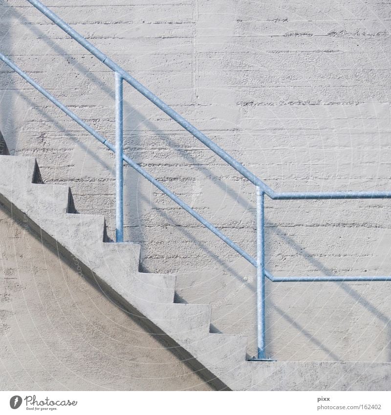 Bochum 14 Uhr 20 Beton Wand Treppe abwärts aufwärts Statistik Börse Schatten Grafik u. Illustration Quadrat Detailaufnahme Angst Panik Geländer Gastronomie