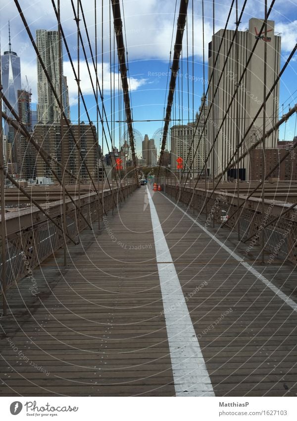 Brooklyn Bridge in New York City (NYC) Ferien & Urlaub & Reisen Tourismus Sightseeing Städtereise USA Amerika Stadt Brücke Bauwerk Architektur Sehenswürdigkeit