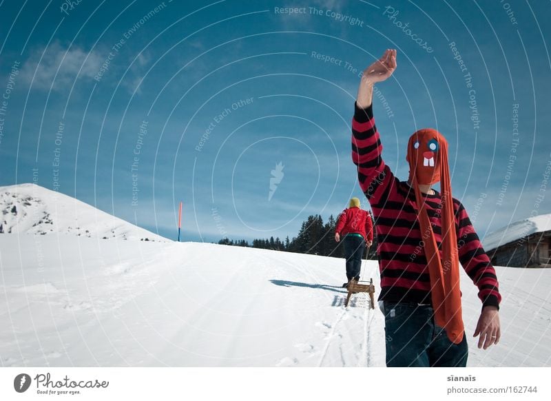 Buenos Eires! Ostern Osterhase Maske verkleiden Hase & Kaninchen Strumpfhose Comic lustig Gruß Alpen verrückt Schnee Himmel Berge u. Gebirge Schlitten winken