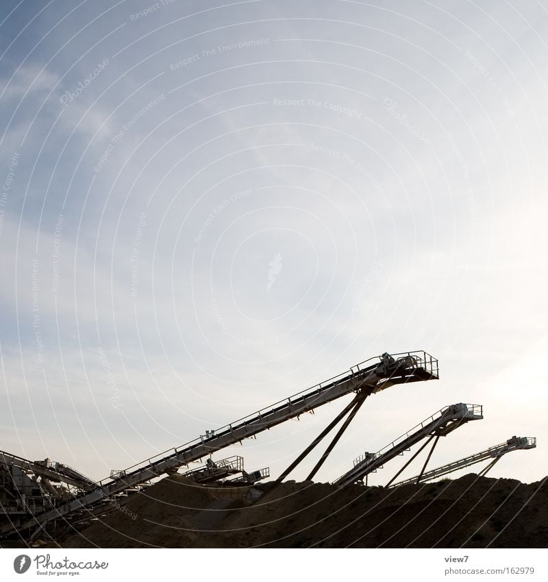 Produktion Sand Kies Förderband Kiesgrube Industriefotografie 3 Haufen Baustelle Erdhöhle schätzen Schutz fördern Bewegung Ladung Ladengeschäft laden Bagger