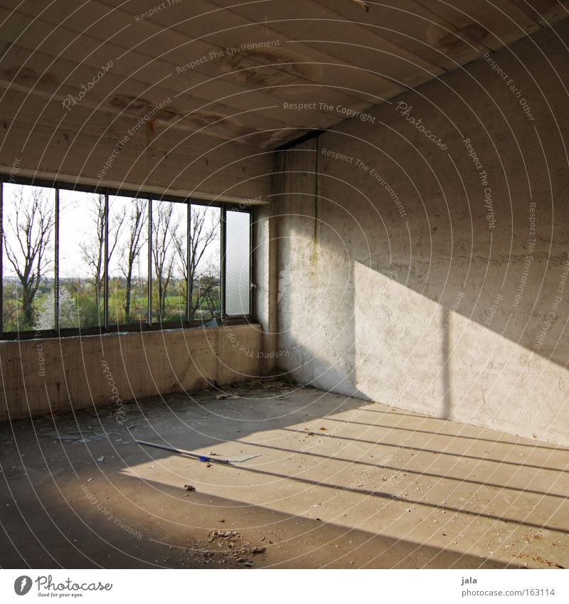 licht & aussicht Raum Fenster leer Industriefotografie Schatten Einsamkeit Ruine verfallen Vergänglichkeit stillgelegt. Licht