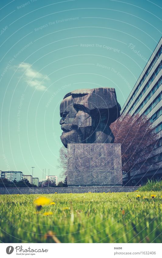 Kopf hoch! Umwelt Natur Frühling Wiese Stadt Stadtzentrum Palast Bauwerk Architektur Sehenswürdigkeit Wahrzeichen Denkmal alt blau grün Stimmung