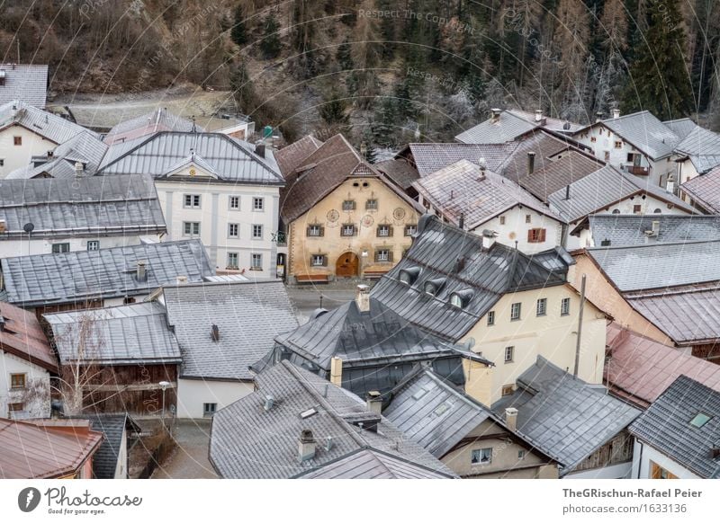 schellen ursli Haus? Scuol Schweiz Dorf blau braun gold orange schwarz weiß urchig Engadin engadiner haus Frost Dach Stillleben heimelig Wald Kanton Graubünden