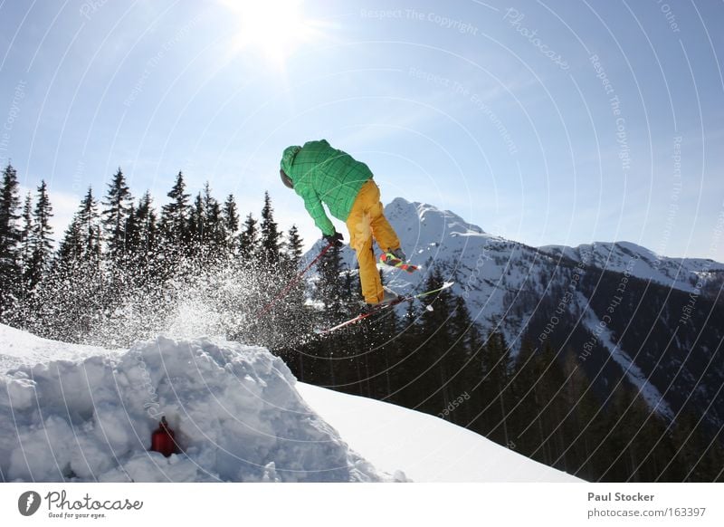 freestyle Sonne Licht Himmel blau Schnee Skifahren Baum Freestyle Luft schön springen Drehung Freizeit & Hobby Winter Wintersport k2 freeskiing sky mountain