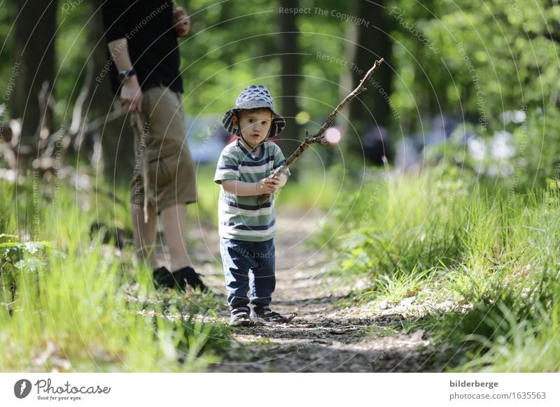 die Wanderer Ferien & Urlaub & Reisen Ausflug wandern Mensch maskulin Kind Familie & Verwandtschaft 2 Umwelt Natur Bewegung Gefühle Kraft Wanderstock