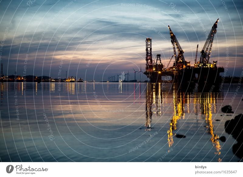 Verladehafen Hoek van Holland Arbeitsplatz Industrie Güterverkehr & Logistik Energiewirtschaft Technik & Technologie Windkraftanlage Kran Wasser Nachthimmel