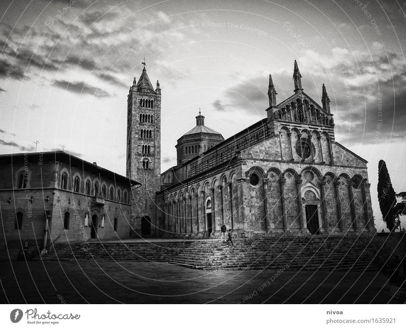 Massa marittima Ferien & Urlaub & Reisen Tourismus Ausflug Sightseeing Städtereise 2 Mensch Himmel Wolken Frühling Wetter Italien Kleinstadt Stadtzentrum Kirche