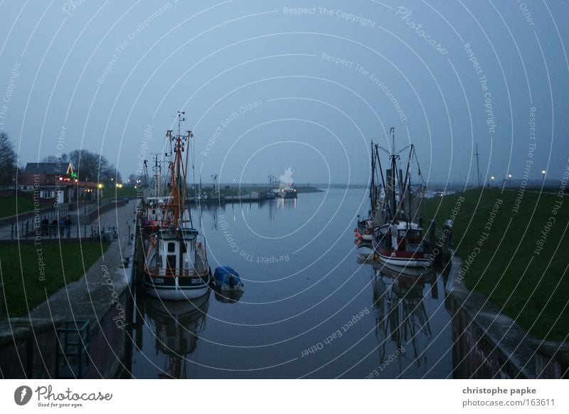 Hafen Greetsiel Farbfoto Außenaufnahme Menschenleer Textfreiraum oben Morgendämmerung Abend Dämmerung Reflexion & Spiegelung Zentralperspektive Totale