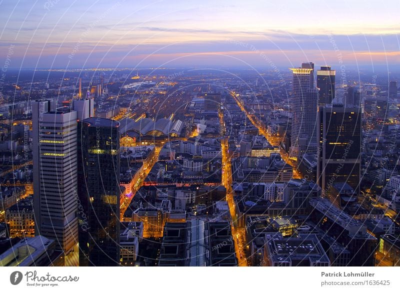 Stadtlichter Frankfurt Main Sightseeing Städtereise Büroarbeit Wirtschaft Kapitalwirtschaft Geldinstitut Himmel Horizont Schönes Wetter Frankfurt am Main Hessen