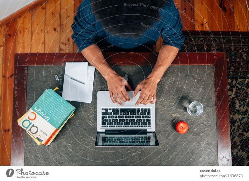 Lernen Frucht Apfel trinken Trinkwasser lesen Bildung Wissenschaften Erwachsenenbildung Schule lernen Schüler Azubi Studium Student Computer Notebook Internet